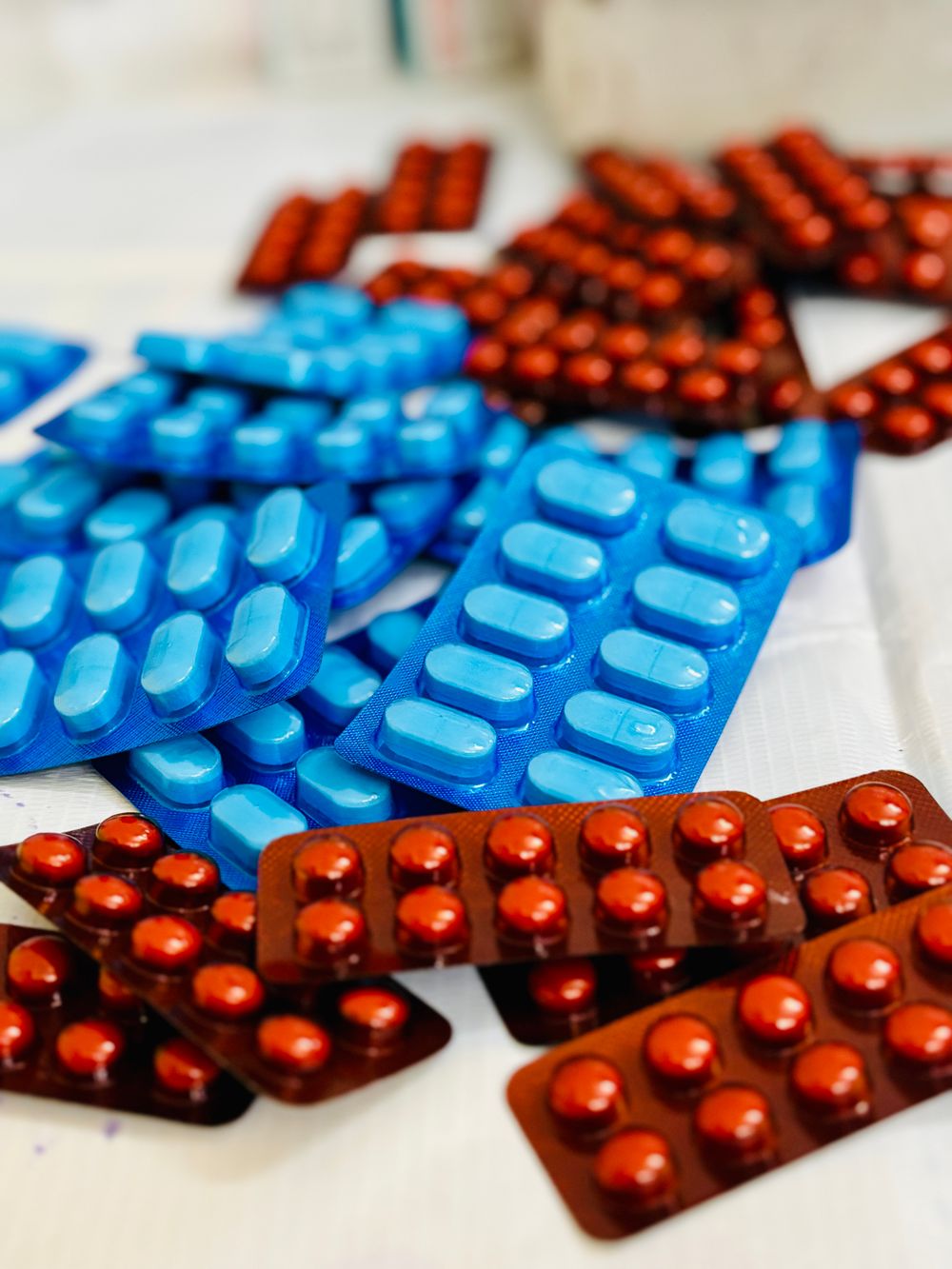 Unlabeled pills illustrating unverifiable product sourcing